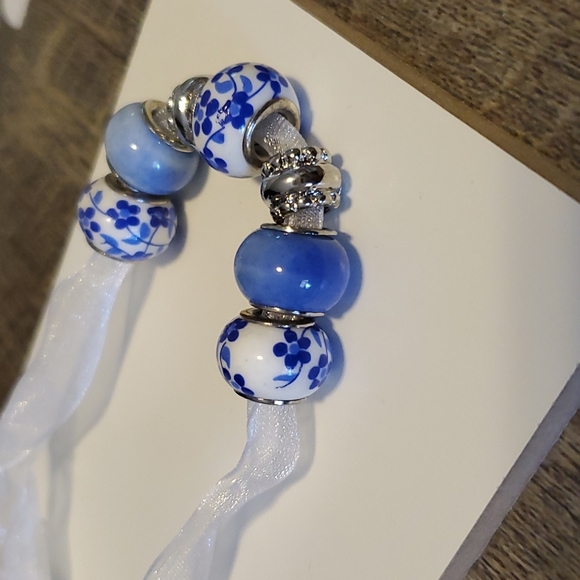 New Bundle of Glass Beads - Picture 5 of 6